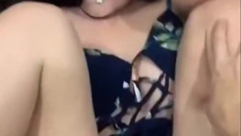 คลิปหลุดไทย สาวหน้าสวยกับควยอันใหญ่เบิ้มของผัวขี้เงี่ยน เย็ดคาชุดแบบเทสดี ผ่ายหญิงก็เล่นครางเร้าอารมณ์ไม่หยุด กระแทกแต่ละทีคือกะเอาหีฉีก