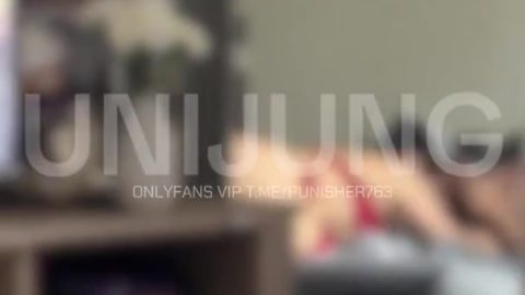 คลิปหลุด น้องยูนิ unijung สาวหมวยน่ารักงานดี ชุดชั้นในสีแดง จับควยมาโม๊คให้เสียวๆ แล้วโดนเย็ดหีรัวๆ ร้องครางลั่นเลย