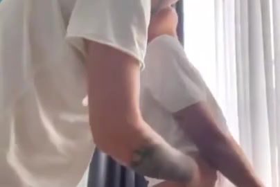 คลิปหลุด สาวทอม lady_atom ทอมอยากลองควย แต่เปิดด้วยฝรั่งบอกเลยว่าเท่าแขน ใช้นิ้วมานานโดนทีหีบานบอกเลย