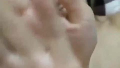 คลิปหลุด ทางบ้าน เย็ดหีสาวใหญ่โดนเย็ดอยู่ อยู่กำลังมัน พอจับกล้องขึ้นมาถ่ายทำเขินยิ้มให้กล้อง แต่พอมีกล้องเริ่มมีพลัง ซอยจนยิ้มไม่ออก