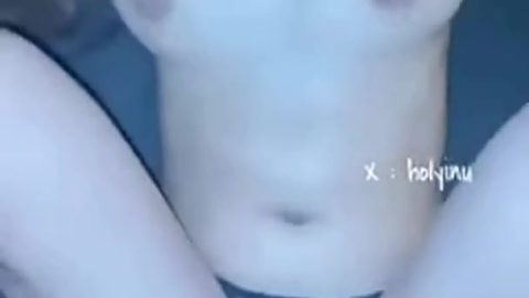 คลิปเย็ดทางบ้าน สาวหมวยยิ้มสวย โดนควยผัวตอนกำลังเมา หุ่นแบบนี้ รอยยิ้มแบบนี้ บอกเลยตอกได้ทั้งวันทั้งคืนไม่มีเหนื่อย เด้งเอวสู้ควยซะด้วย นมเด้ง สะโพกสวย ดีงามสุดๆ