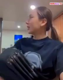 พี่อูมปันสุข หัวนมโผล่! นั่งเมาส์มอยจนลืมตัวเผลอโชว์เต้าใหญ่ๆ หุ่นโครตน่าโดนเห็นแล้วแข็ง