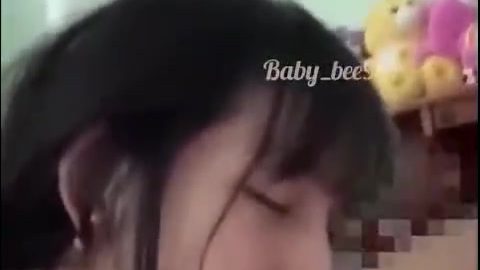 คลิปโป๊ Baby_bee999 เงี่ยนจัดตื่นมาก็จับควยอมก่อนเย็ด